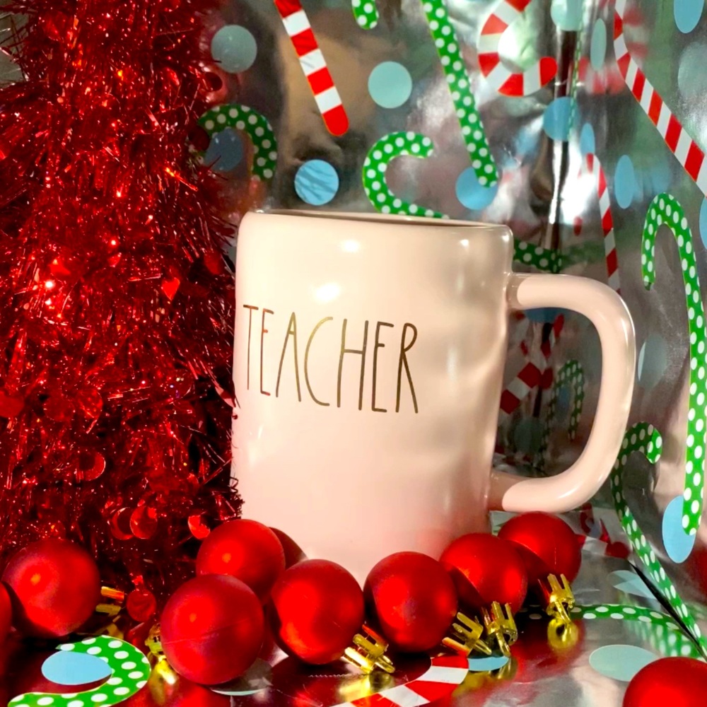 Rae Dunn • ‘Teacher’ mug • 🌸
